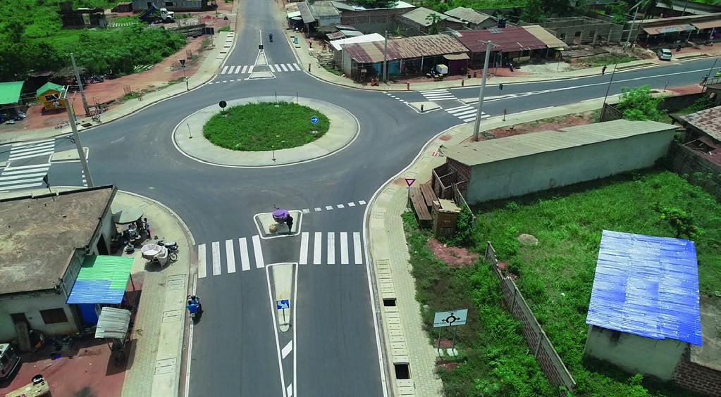 Giratoire sur la route Ouèdo-Tori